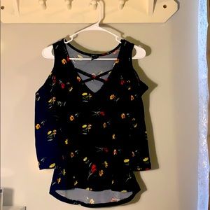 Cold-shoulder, 3/4 length sleeves. BARELY WORN